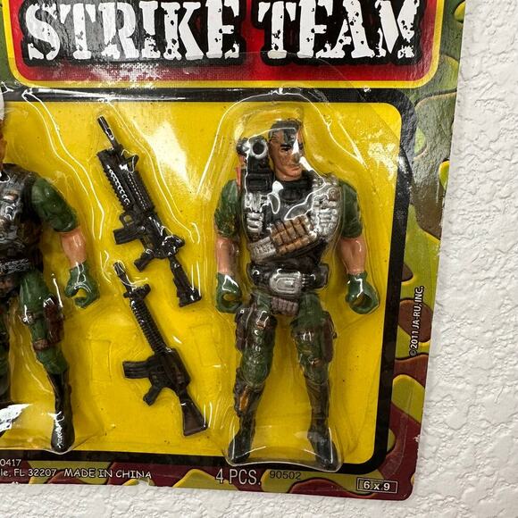 Battle Force Strike Team Poseable Figures with Weapons 4 Piece Set - Picture 3 of 9